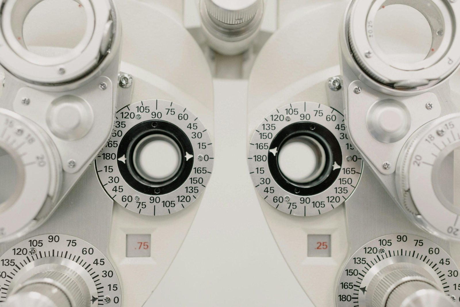 Optical equipment for testing vision